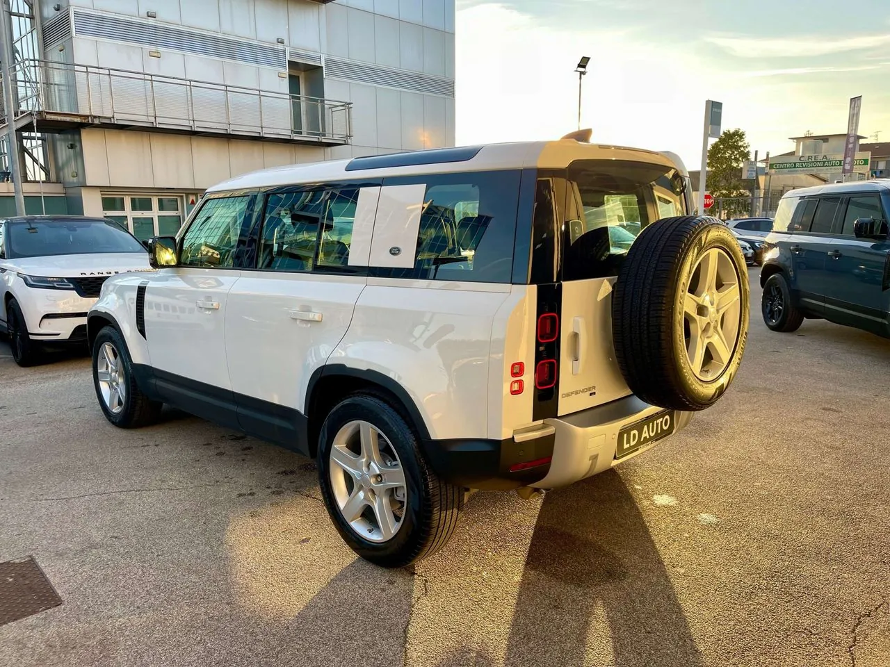 Land Rover Defender 2020 photo 4