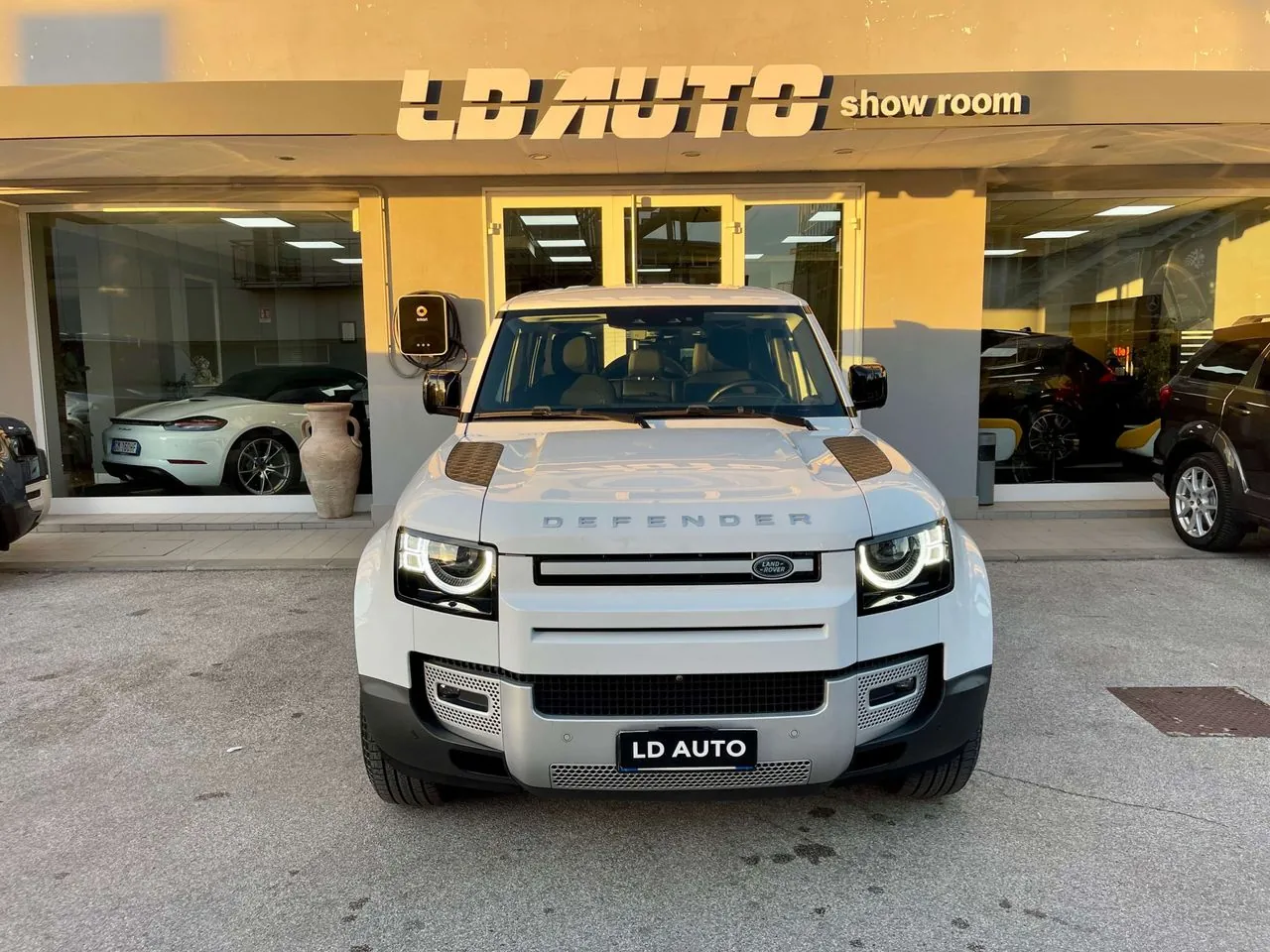 Land Rover Defender 2020 photo 2