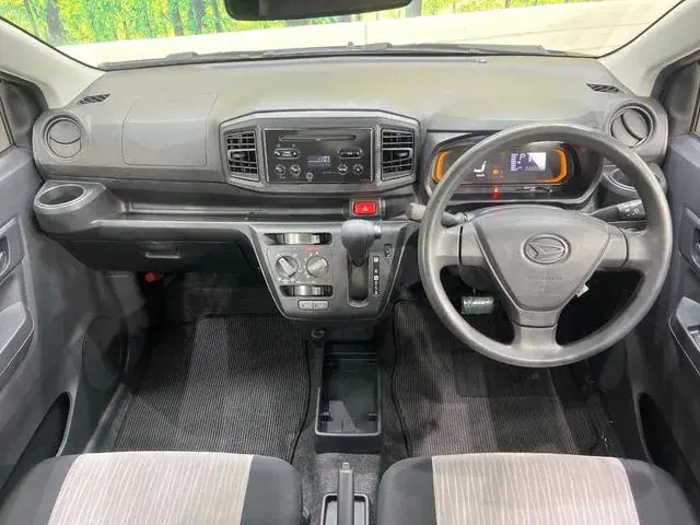 Daihatsu Mirae 2018 photo 2
