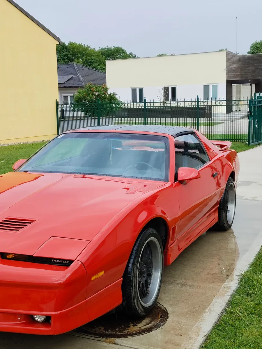Pontiac Firebird 1988 photo 2