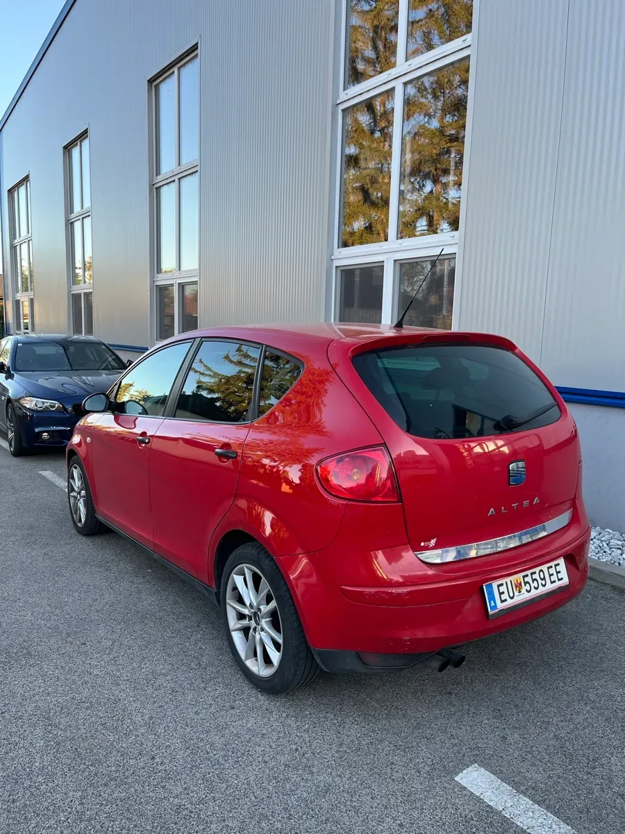 Seat Altea 2004 photo 2