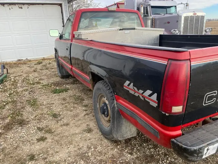 Chevrolet C/K Pickup 2500 1993 photo 2