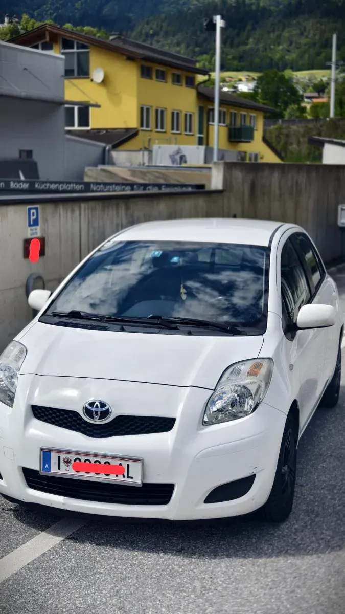 Toyota Yaris 2009 photo 2