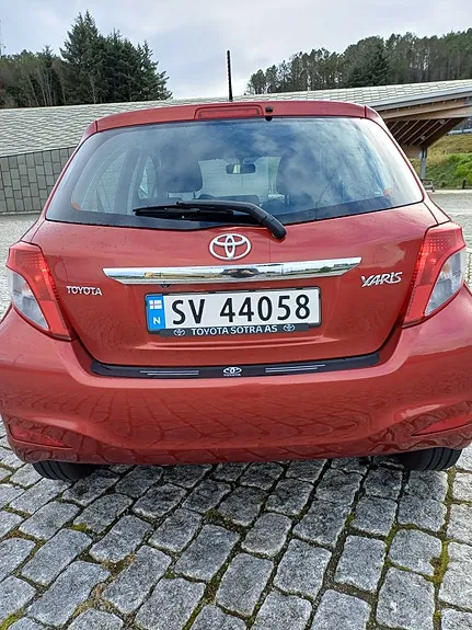 Toyota Yaris 2013 photo 4