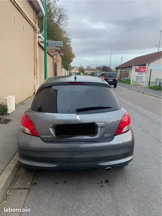 Peugeot 207 2011 photo 2