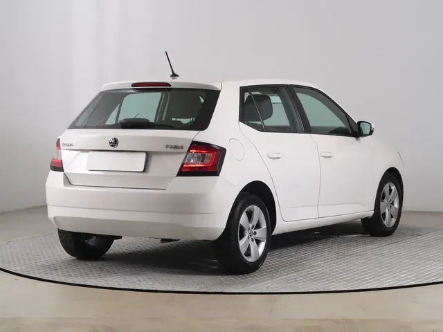 Skoda Fabia 2017 photo 4
