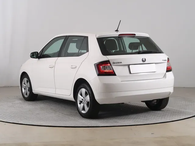 Skoda Fabia 2017 photo 3