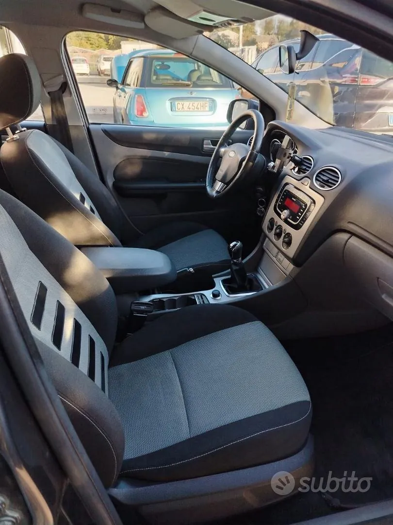 Ford Focus 2009 photo 3