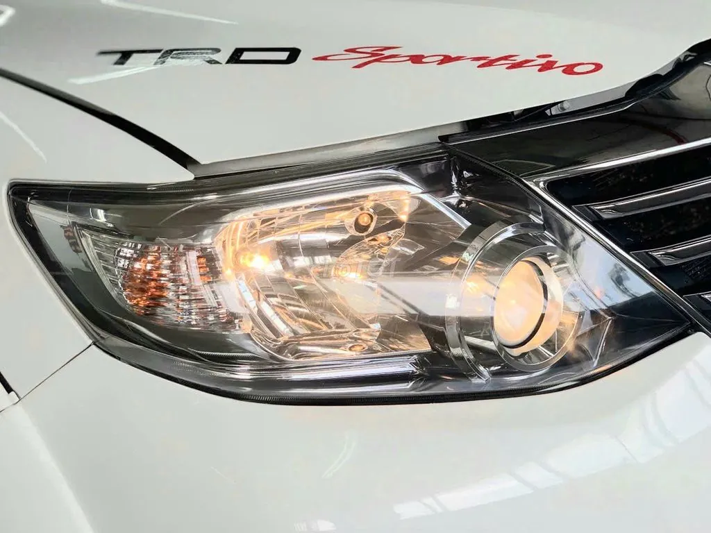 Toyota Fortuner 2015 photo 2