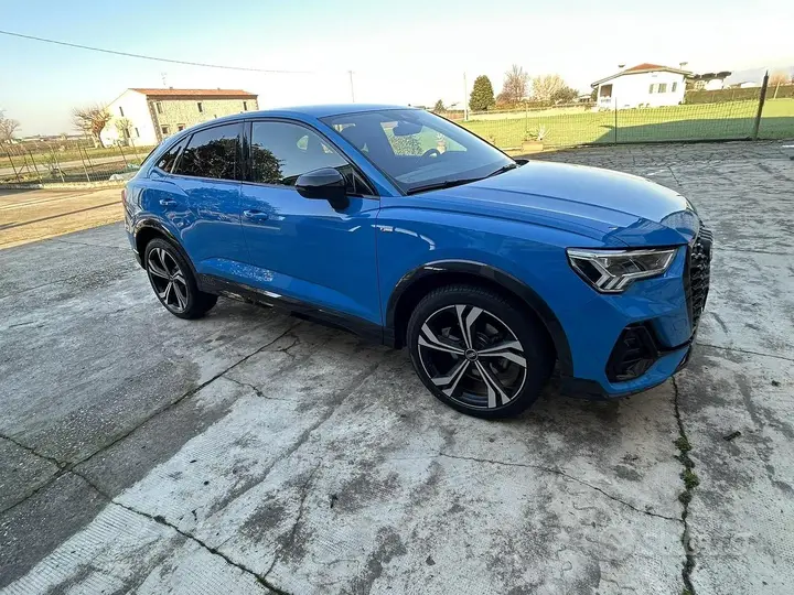Audi Q3 2022 photo 2