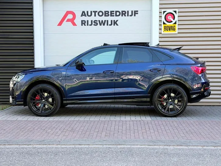 Audi Q3 2022 photo 2