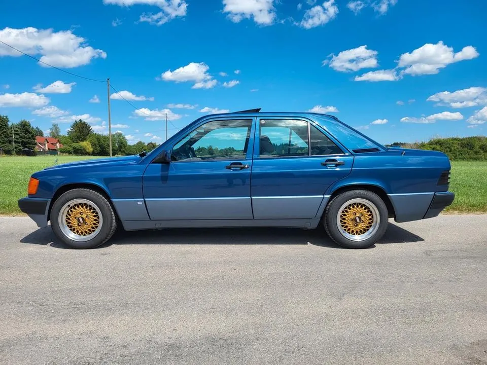 Mercedes-Benz 190E
