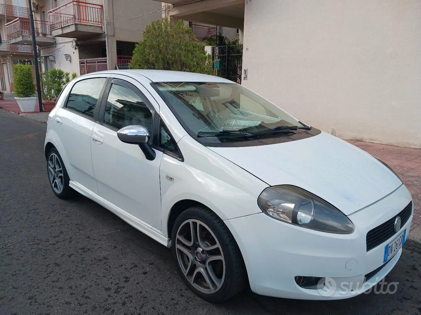 Fiat Grande Punto 2009 photo 2