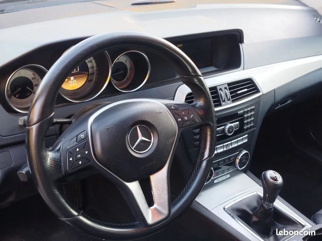 Mercedes-Benz C-Class 2012 photo 3