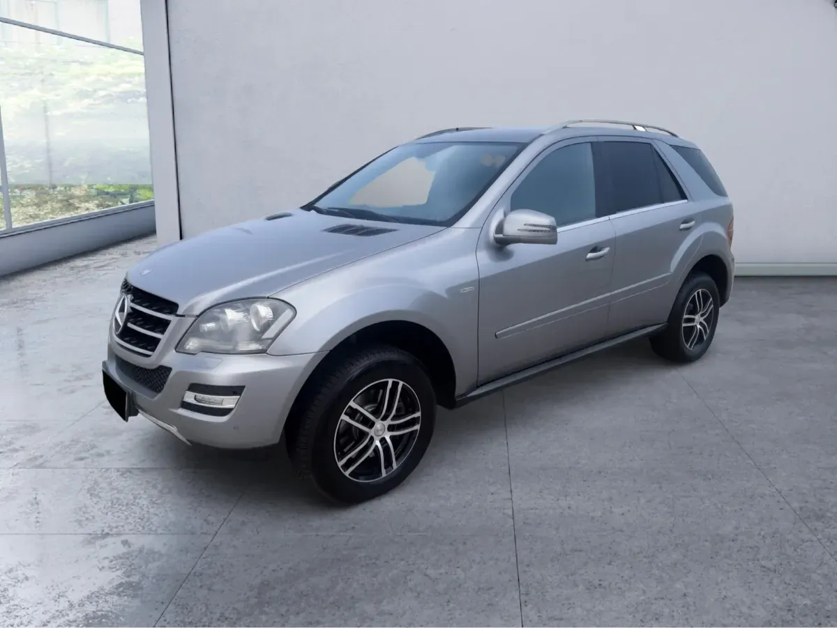 Mercedes-Benz M-Class 2011 photo 2