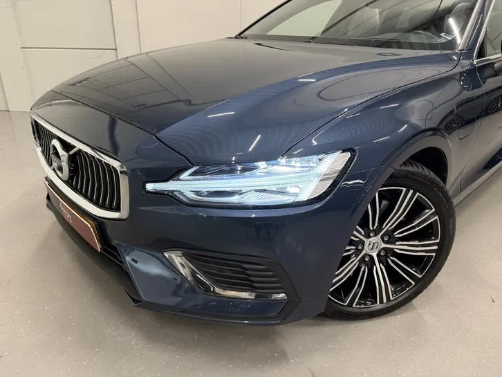 Volvo V60 2021 photo 2