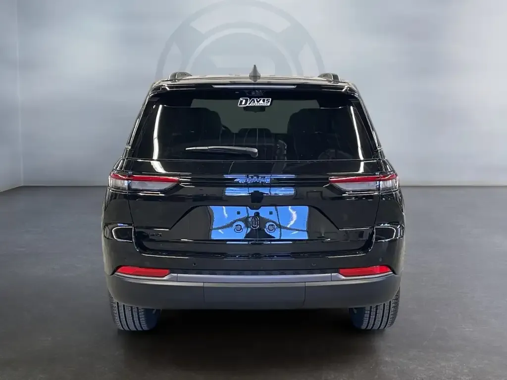 Jeep Grand Cherokee 2026 photo 4
