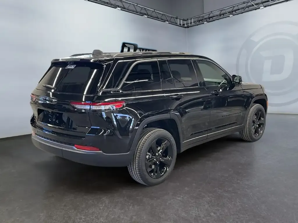 Jeep Grand Cherokee 2026 photo 5