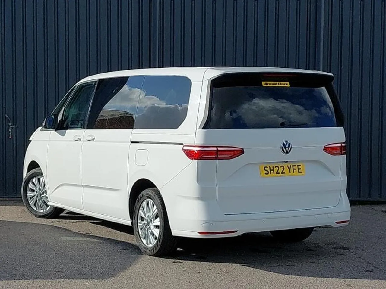 Volkswagen Multivan 2022 photo 2