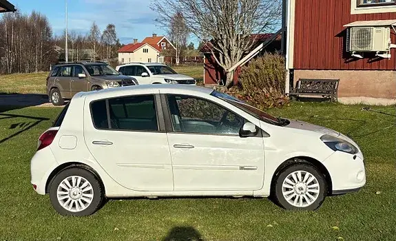 Renault Clio 2011 photo 2
