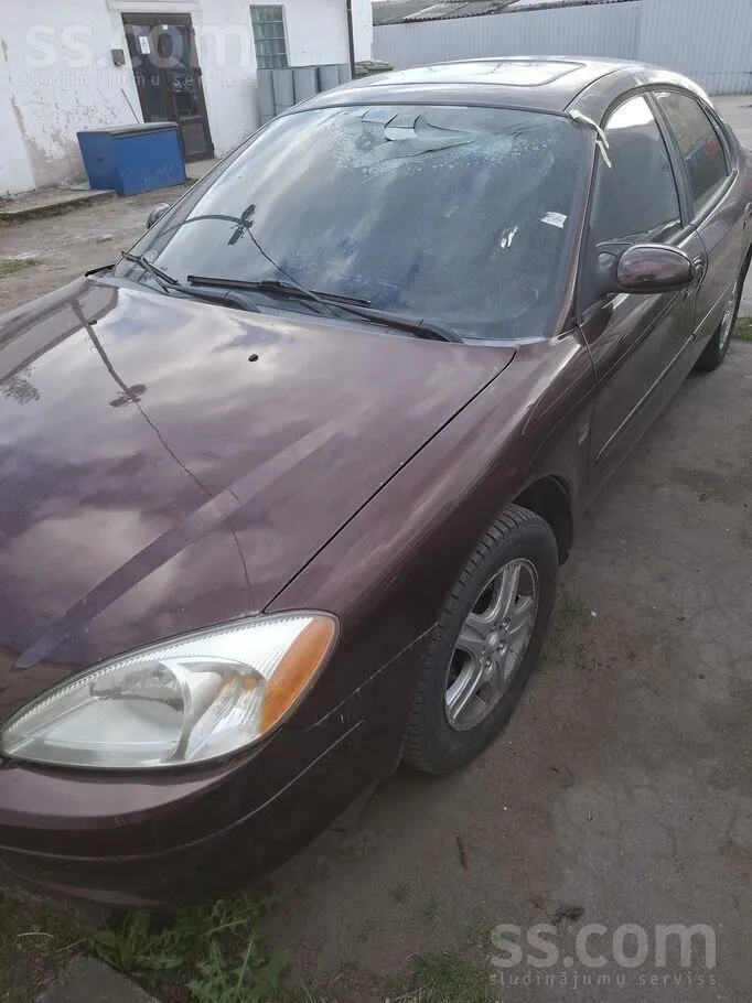 Ford Taurus 2000 photo 4
