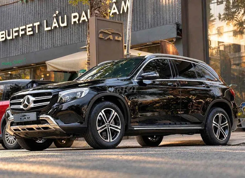 Mercedes-Benz C-Class 2018 photo 2