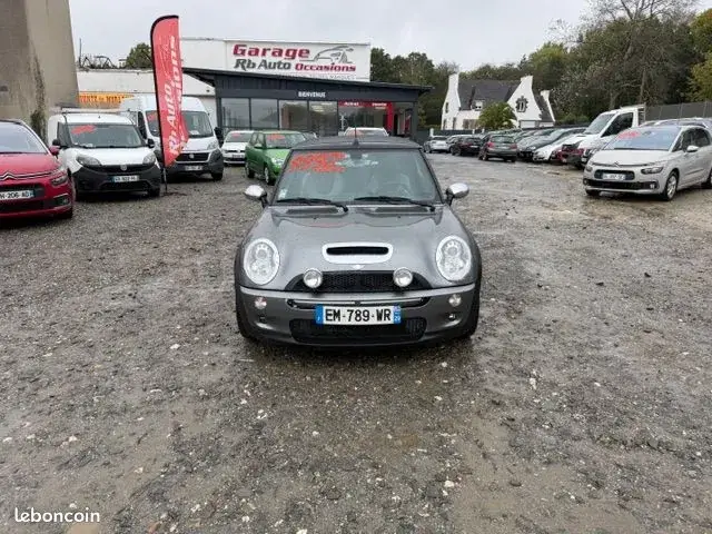 Mini Cooper S Cabriolet 2010 photo 2