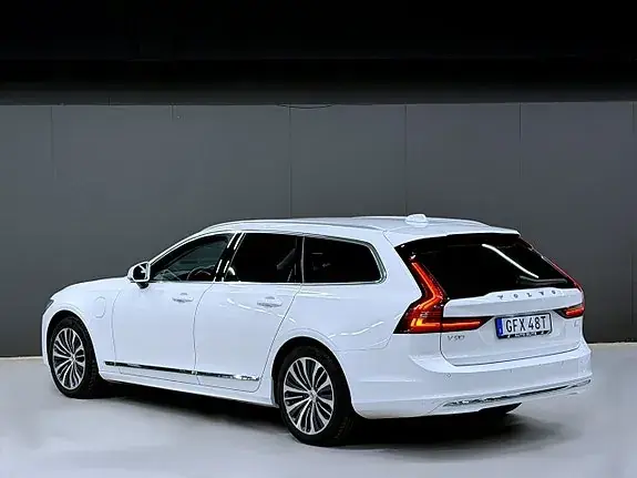 Volvo V90 2023 photo 2