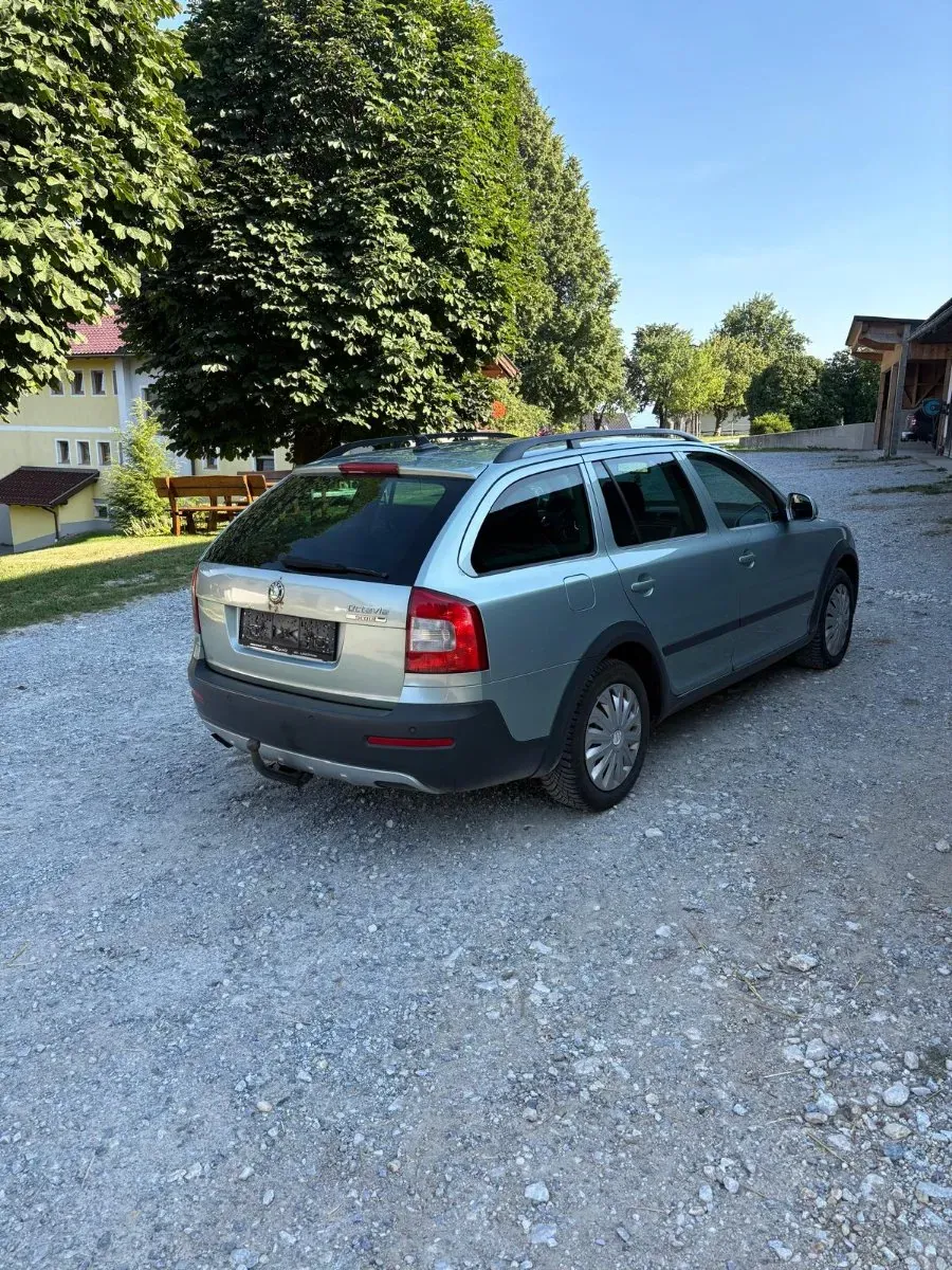 Skoda Octavia 2010 photo 2
