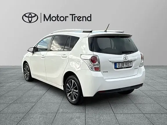 Toyota Verso 2016 photo 2