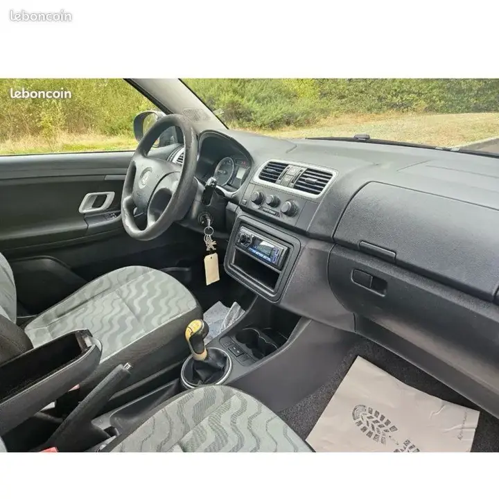 Skoda Fabia 2008 photo 2