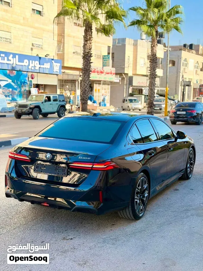 BMW 5 Series 2025 photo 2