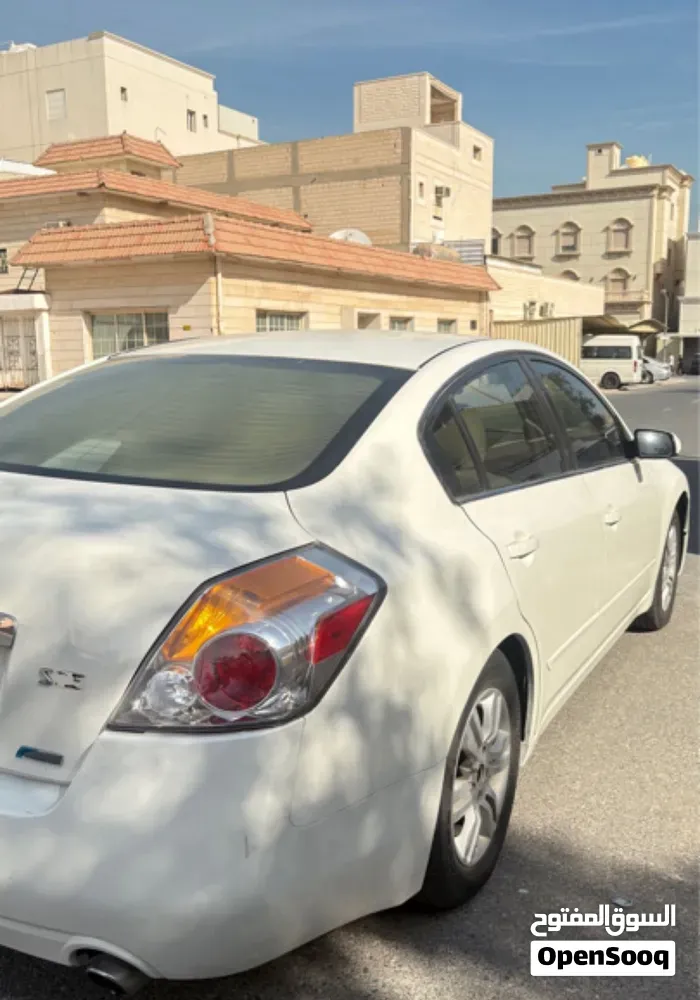 Nissan Altima 2011 photo 2