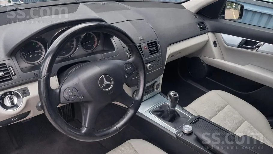 Mercedes-Benz C200 2010 photo 5