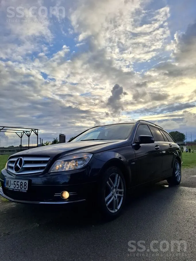 Mercedes-Benz C200 2010 photo 3