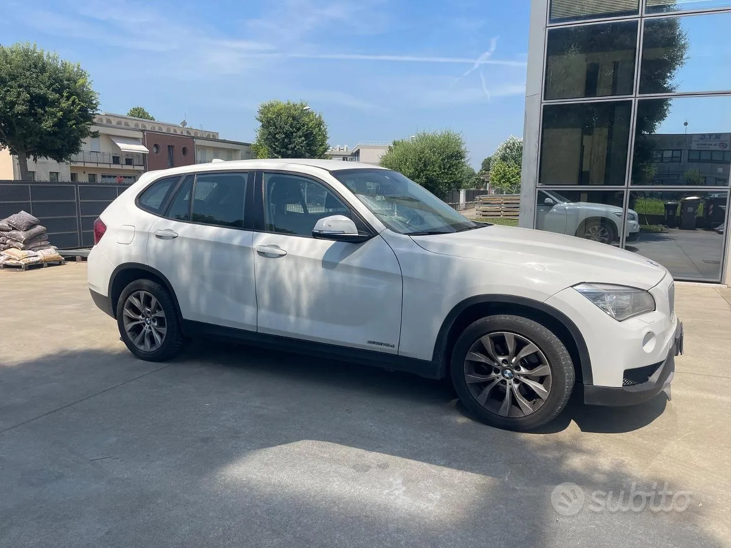 BMW X1 2012 photo 2