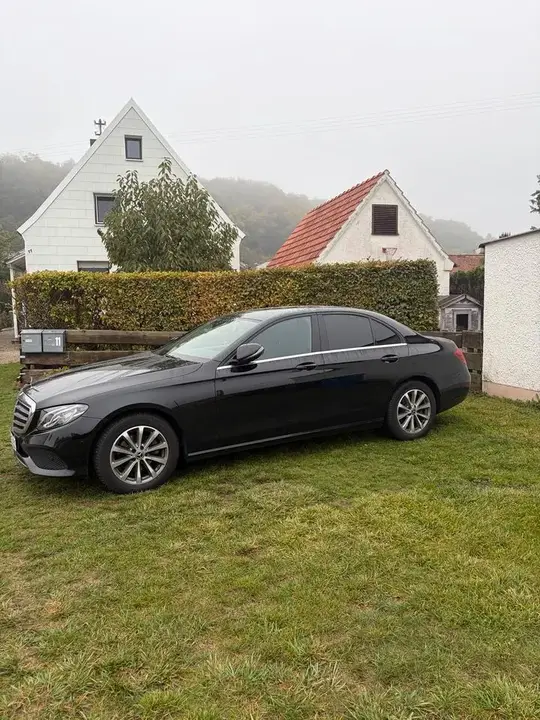 Mercedes-Benz E220D