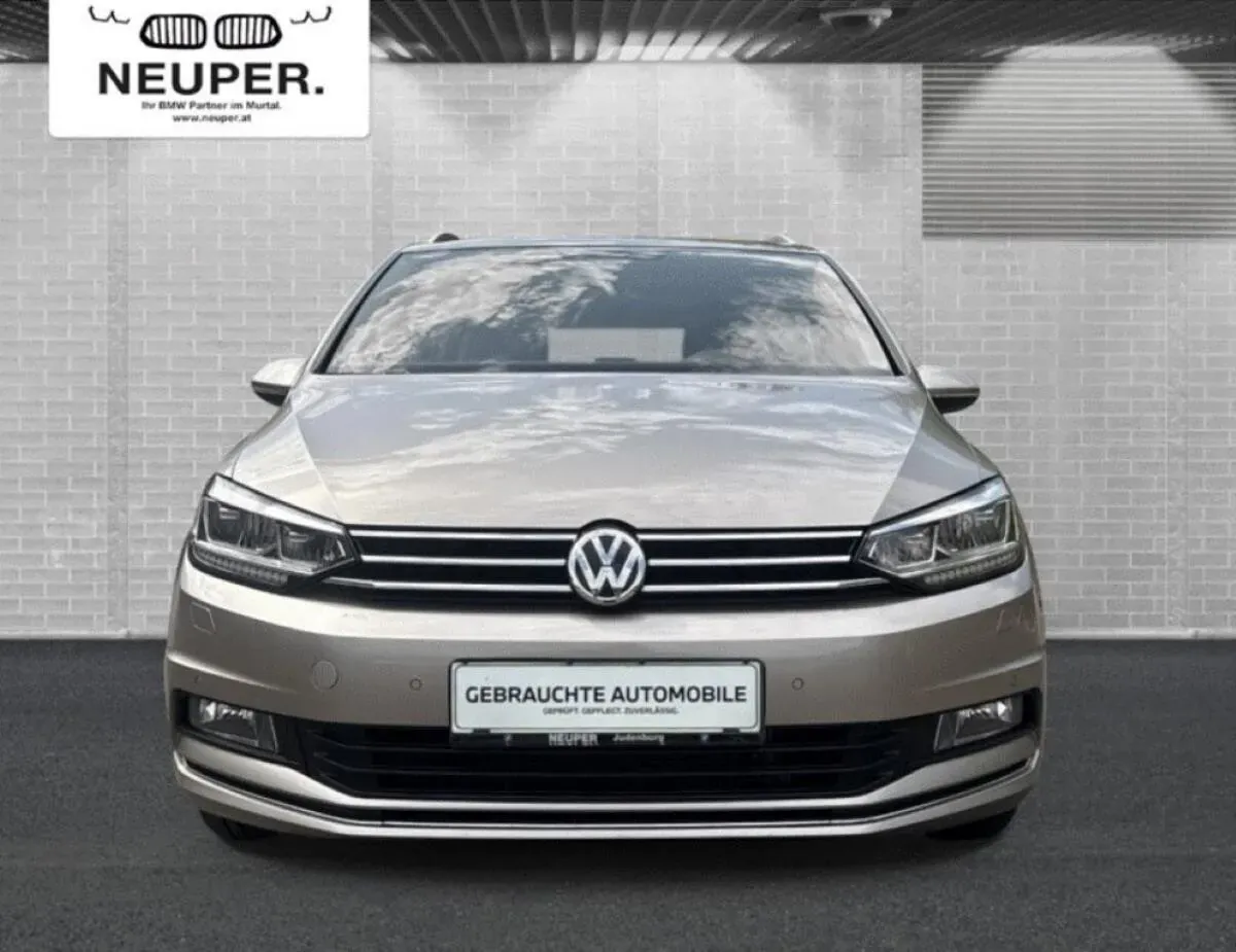 Volkswagen Touran 2017 photo 2