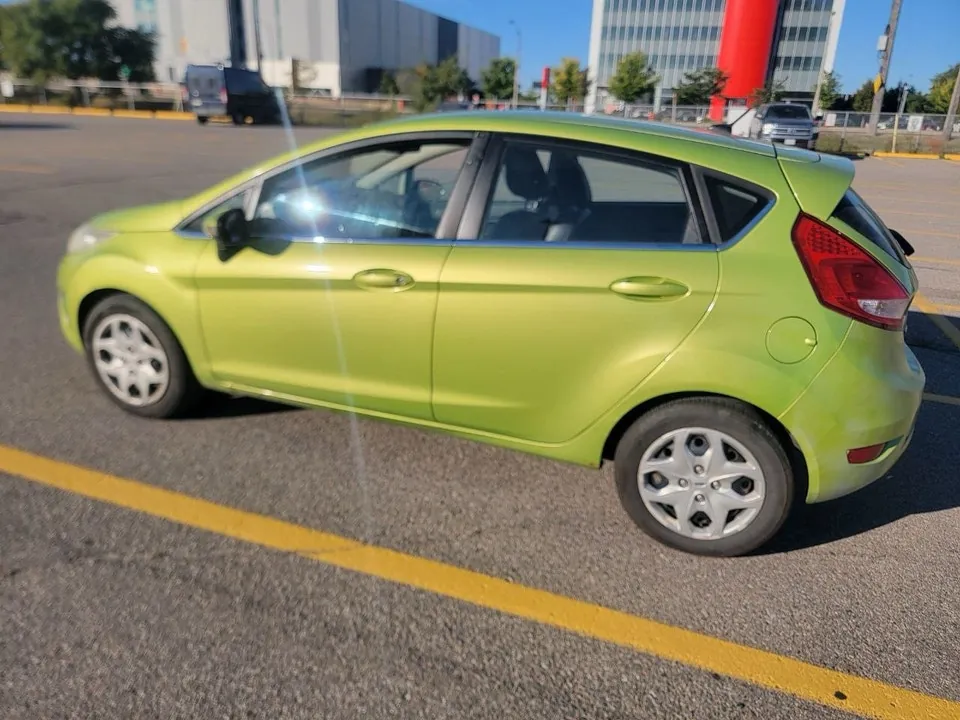 Ford Fiesta 2011 photo 2