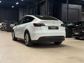 Tesla Model Y 2023 photo 2