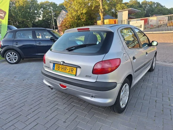 Peugeot 206 2001 photo 3