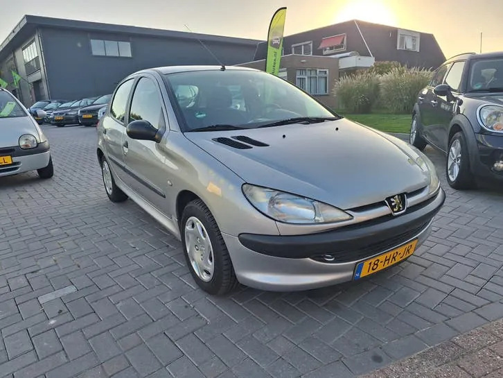 Peugeot 206 2001 photo 2