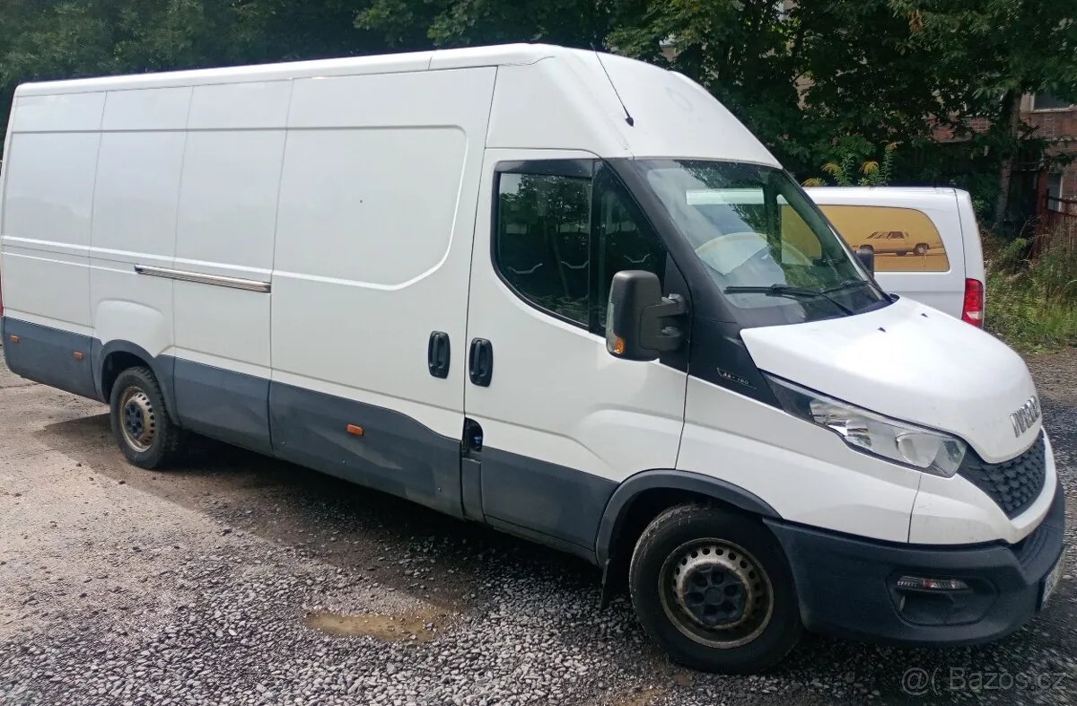 Iveco Daily 2021 photo 2