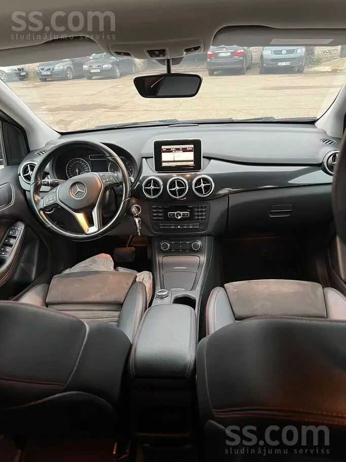 Mercedes-Benz B180 2013 photo 5