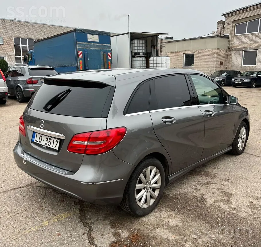 Mercedes-Benz B180 2013 photo 4