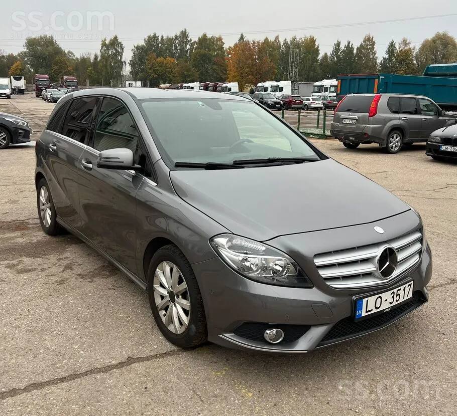 Mercedes-Benz B180 2013 photo 3