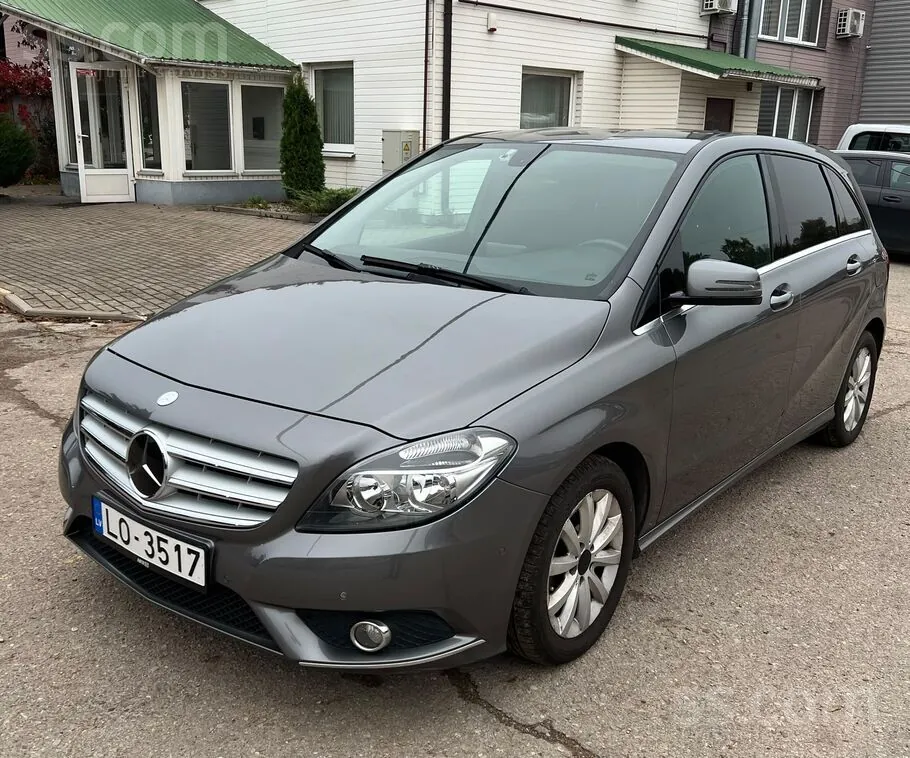 Mercedes-Benz B180