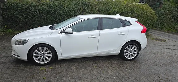 Volvo V40 2015 photo 2