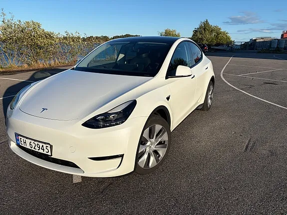 Tesla Model Y 2024 photo 2