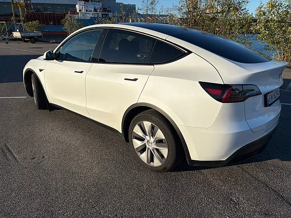 Tesla Model Y 2024 photo 4